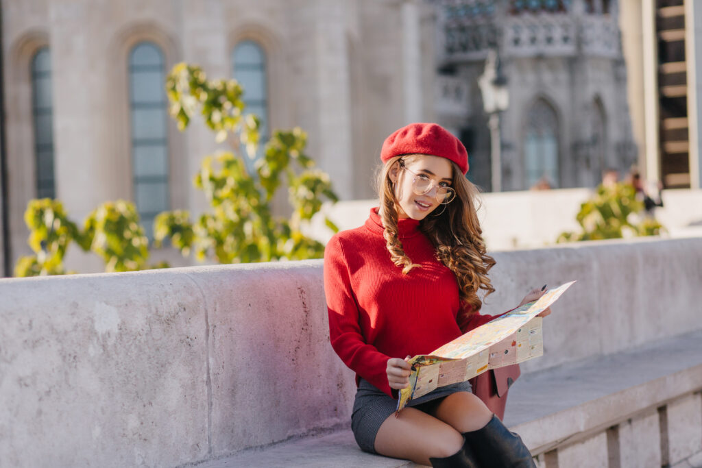 chica aprendiendo italiano para su próximo viaje